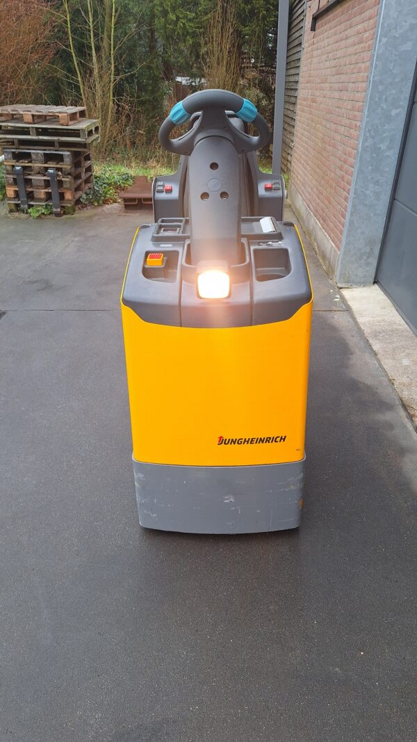 Perfect compacte Jungheinrich 3 tons elektrotrekker - Afbeelding 4