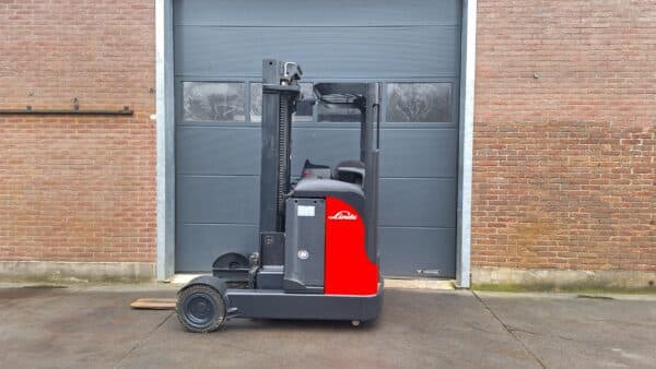 Linde Reachtruck 1600 kg grote wielen truck met 515 cm hefhoogte