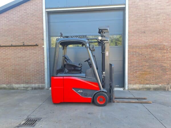 Nette Linde Heftruck E16 triplo,freelift, shidesift met slechts 6833 uur!