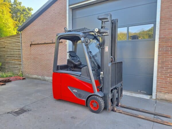Nette Linde Heftruck E16 triplo,freelift, shidesift met slechts 6833 uur! - Afbeelding 2