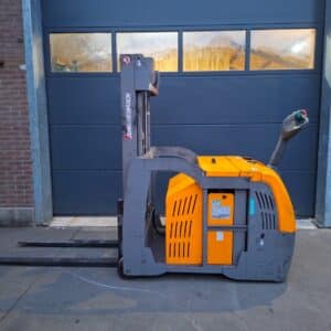 Vrijdragende Jungheinrich Stapelaar met slechts 32 uur als nieuw!