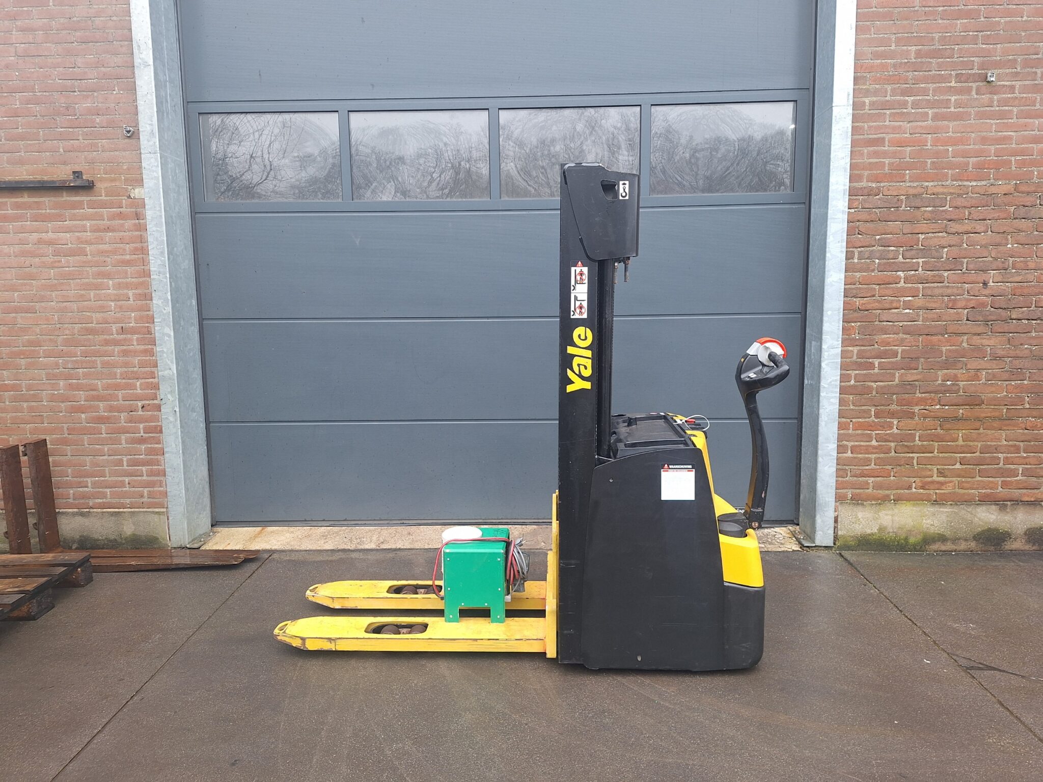 Yale Stapelaar 443 cm BJ 2022