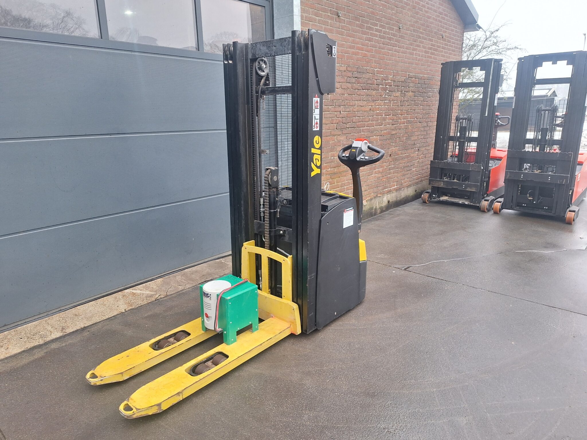 Yale Stapelaar 443 cm BJ 2022 - Afbeelding 2