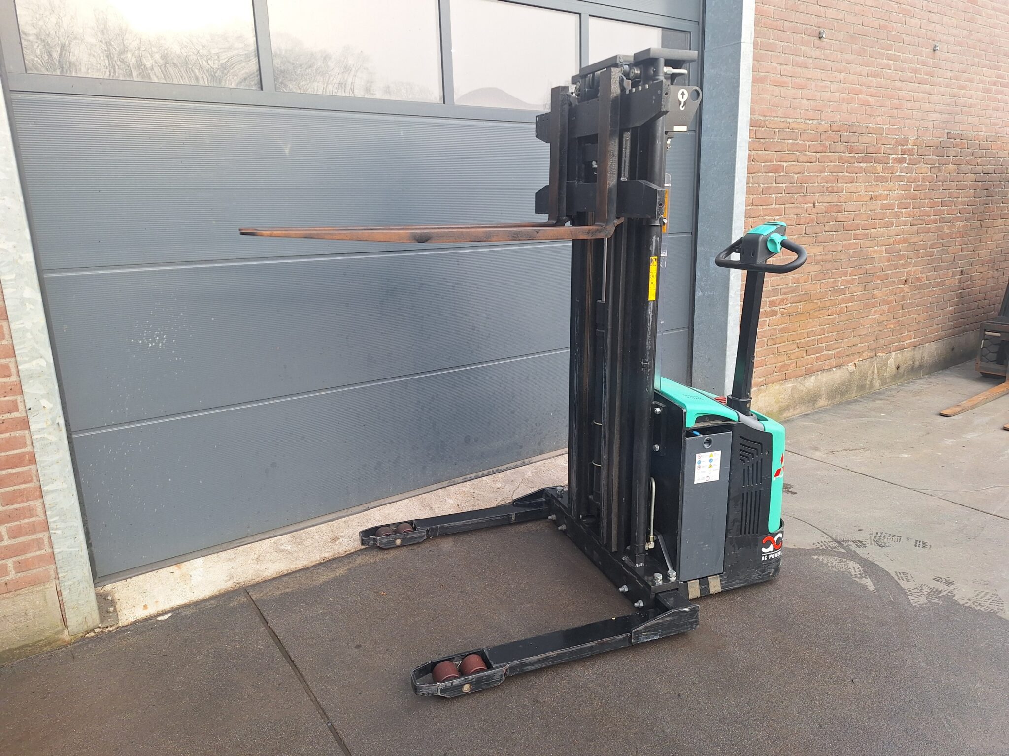 Mitsubishi Stapelaar Triplo met slechts 196 uur! - Afbeelding 2