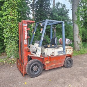 Nissan Heftruck 2.5 ton LPG triplo