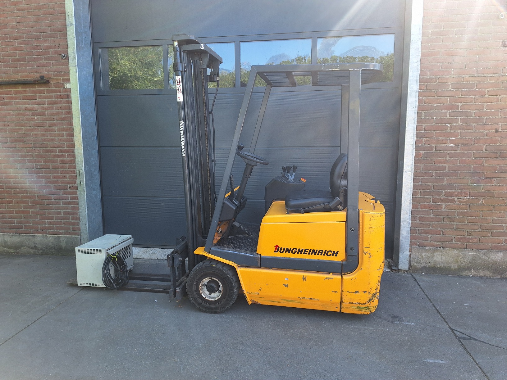 Compacte Jungheinrich Heftruck 1250 kilo drie wieler - Afbeelding 8
