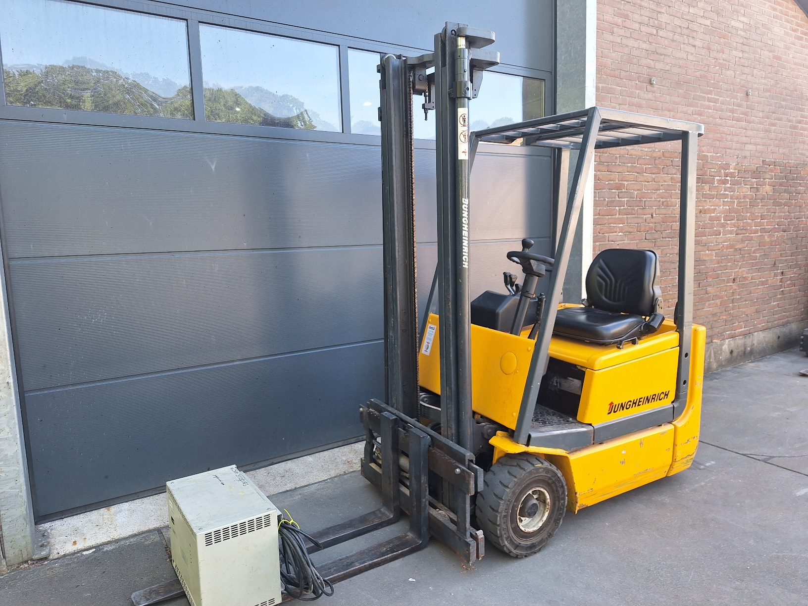 Compacte Jungheinrich Heftruck 1250 kilo drie wieler