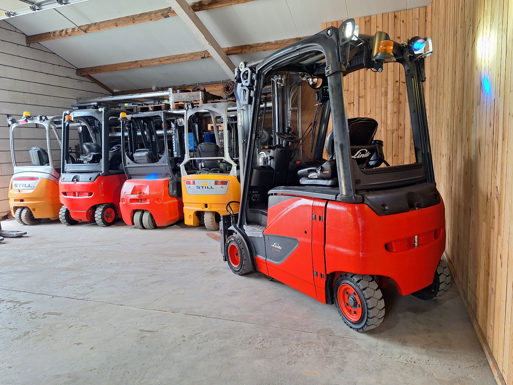 Linde E18 met 4000 uurtjes triplo, sideshift vorkenversteller BJ 2018 - Afbeelding 6