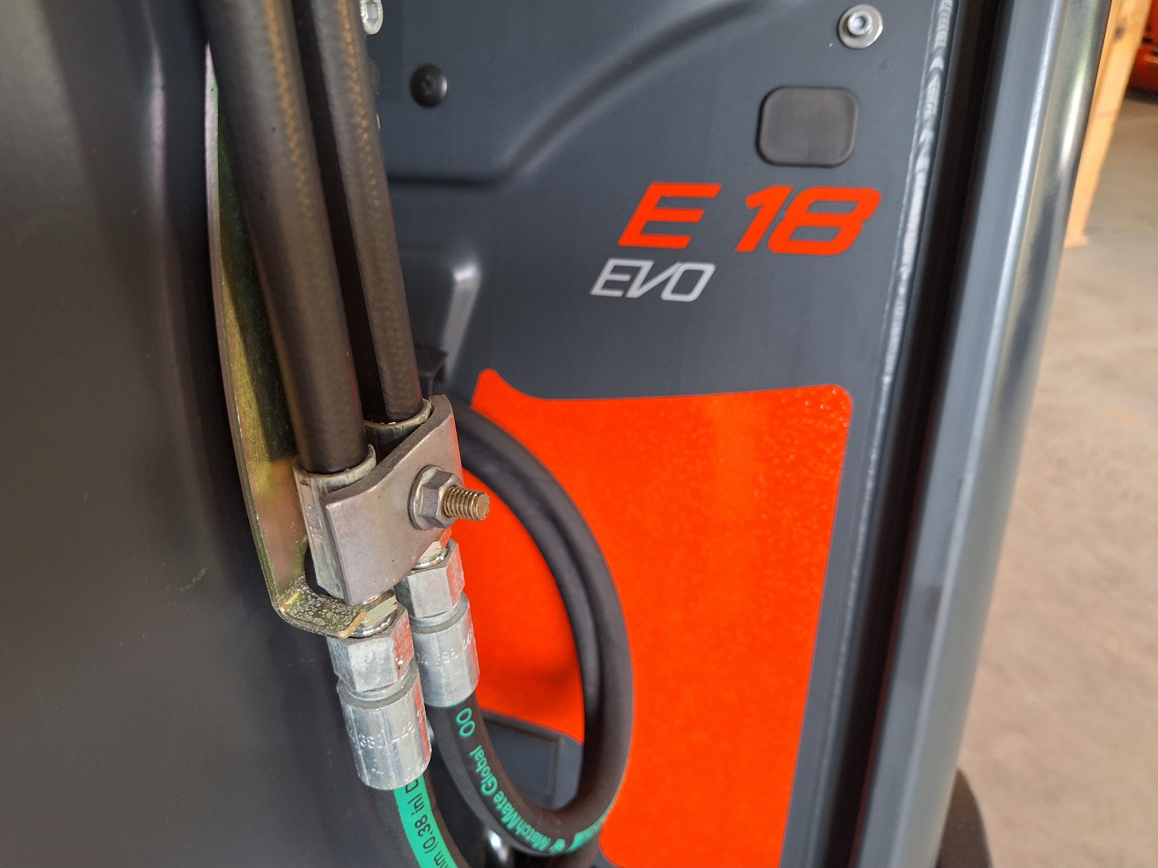 Linde E18 met 4000 uurtjes triplo, sideshift vorkenversteller BJ 2018 - Afbeelding 8